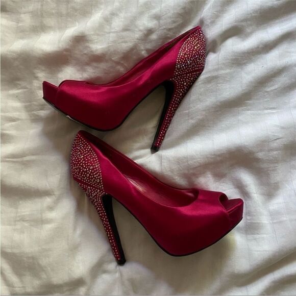 Steve Madden Magenta Bedazzled Open
Toe Pumps - Picture 1 of 14